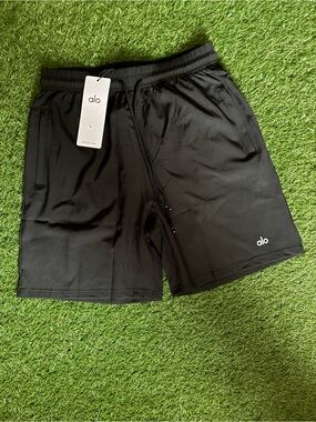 ALO Yoga Men's Black Performance Athletic Shorts
